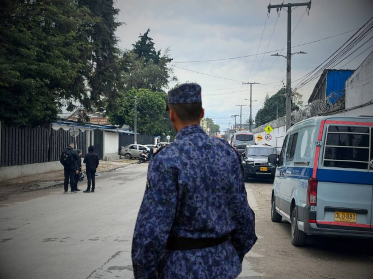 Funcionarios del Inpec podrán adquirir armas de uso personal