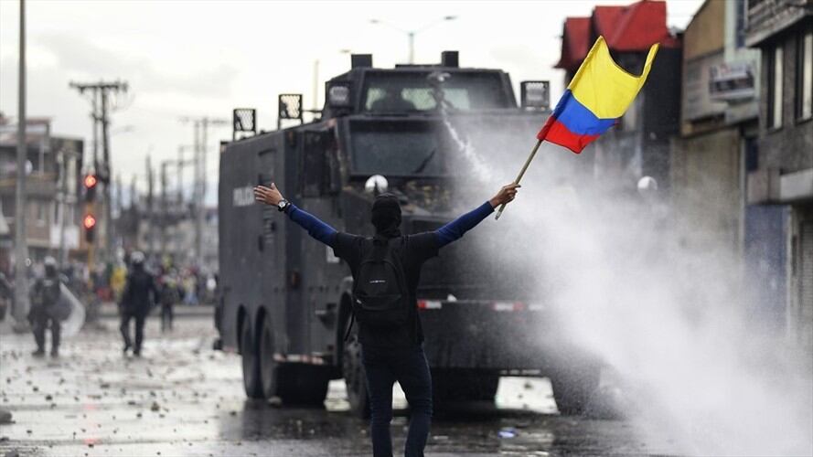 17 personas fueron detenidas en el sótano del centro comercial ‘Nuestro Bogotá’. Foto: Colprensa