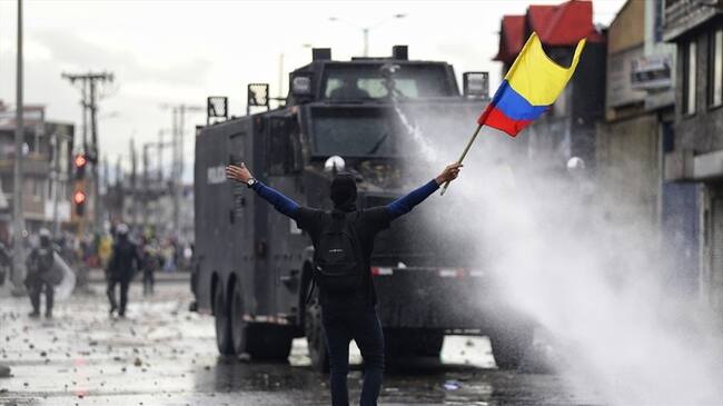 17 personas fueron detenidas en el sótano del centro comercial ‘Nuestro Bogotá’. Foto: Colprensa