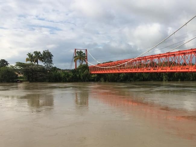 El incremento en el nivel del río Cauca se debe a las fuertes lluvias que han caído en departamento del Valle. Foto: Isabel Uribe