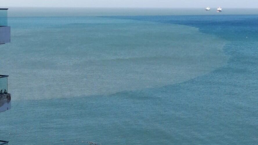 "Mancha en playa de Santa Marta no obedece a contaminación por hidrocarburos": DIMAR. Foto: Twtter Diego Galván