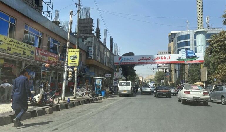 Vista de las calles y comercios en Kabul tras la toma de los talibanes. Foto: Getty Images