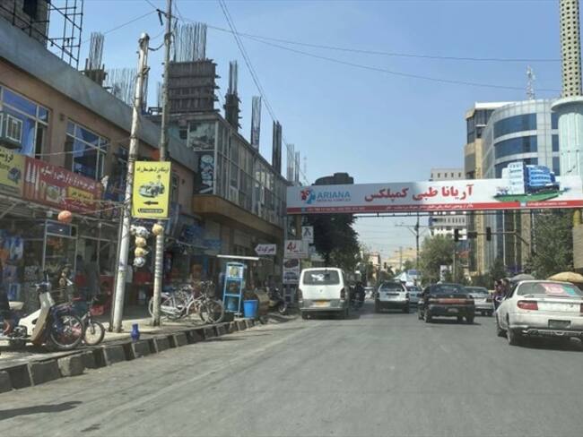 Vista de las calles y comercios en Kabul tras la toma de los talibanes. Foto: Getty Images