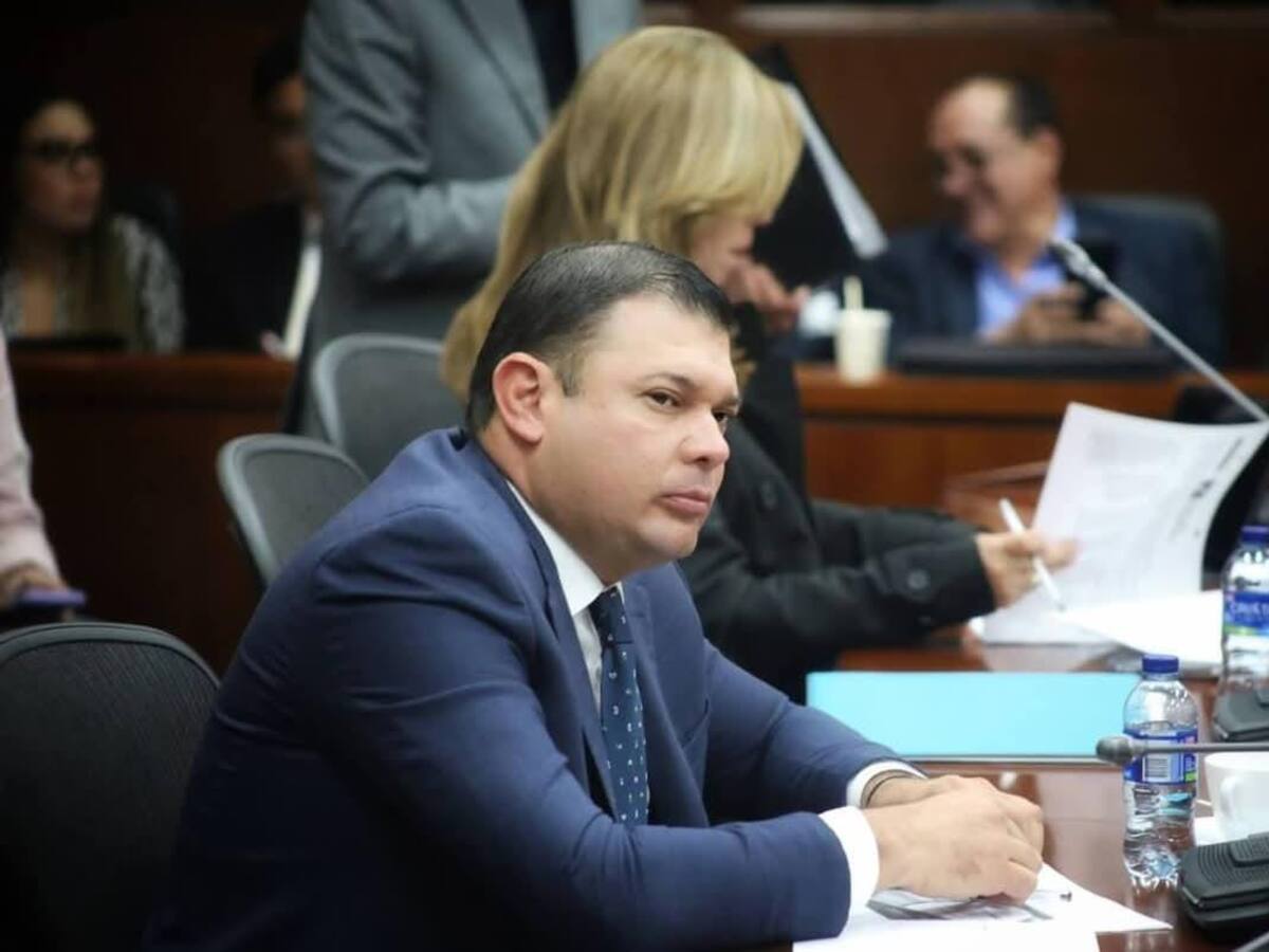 Conservador José Alfredo Marín renunció al Senado por afectaciones de salud