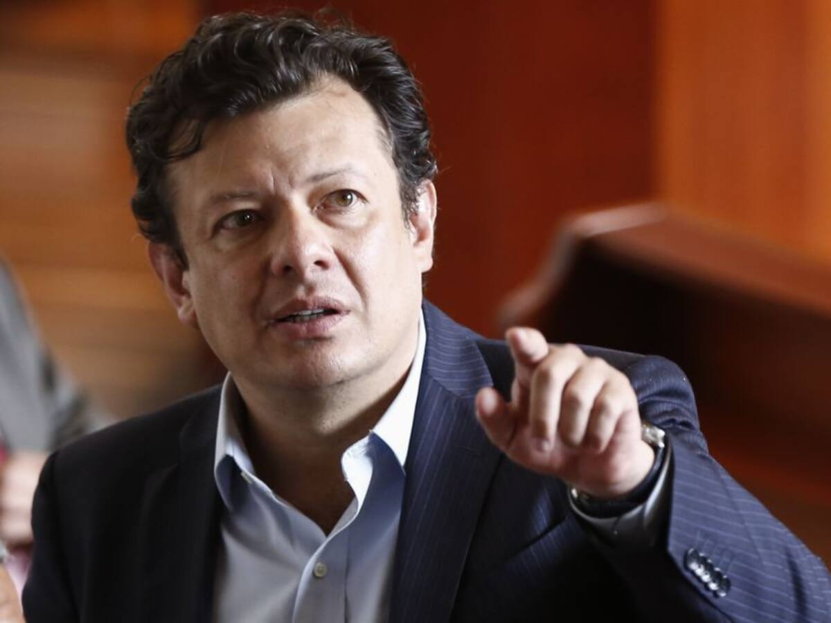 MinIgualdad pide a la PGN actuar tras denuncias contra Hollman Morris por acoso laboral