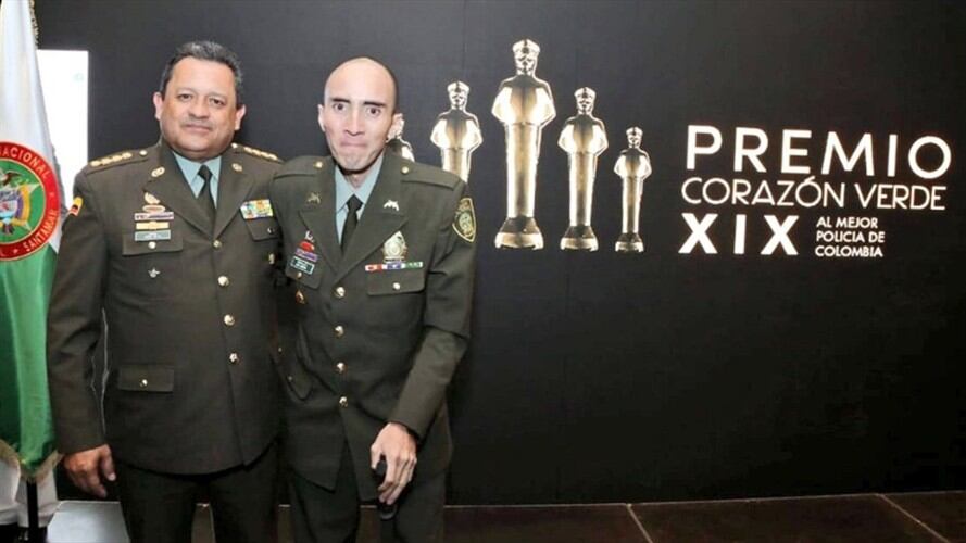 Director de la Policía general Jorge Nieto y 'Lucho'. Foto: Twitter @PoliciaColombia