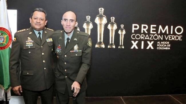 Director de la Policía general Jorge Nieto y 'Lucho'. Foto: Twitter @PoliciaColombia