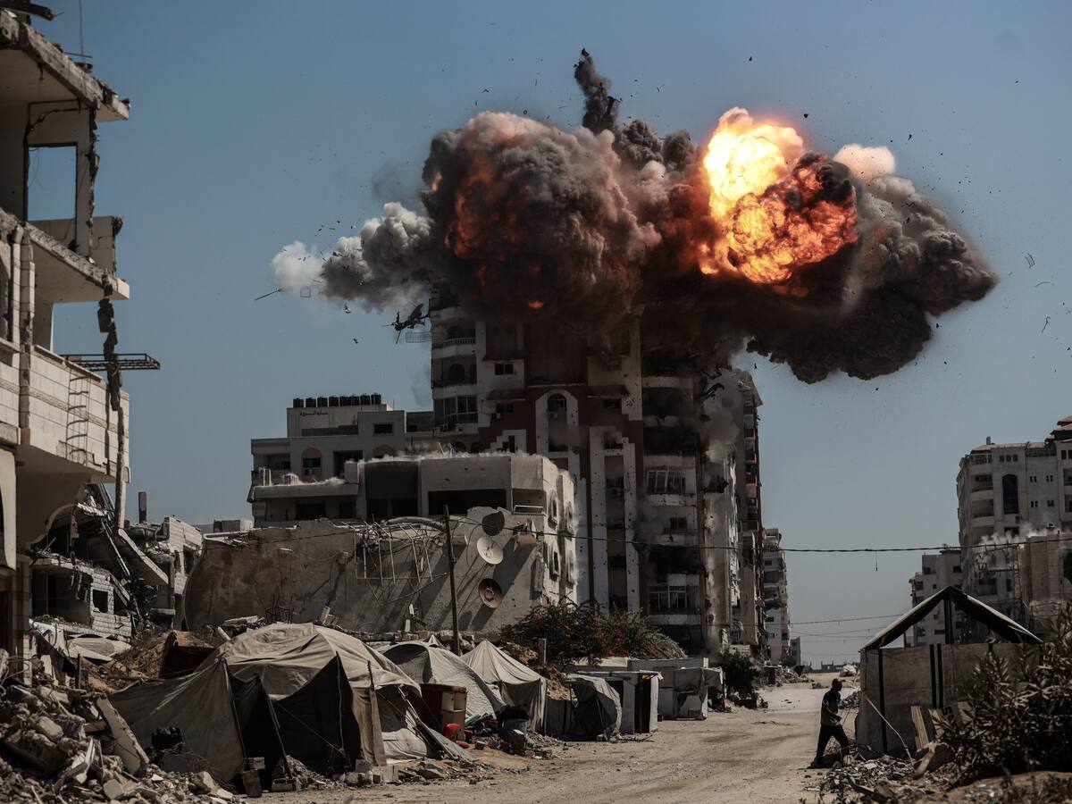 Israel bombardeó intensamente la ciudad de Gaza mientras sus tropas avanzaron poco a poco