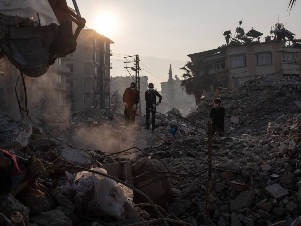 Culpan de la tragedia en Turquía a la violación de las normas de edificación