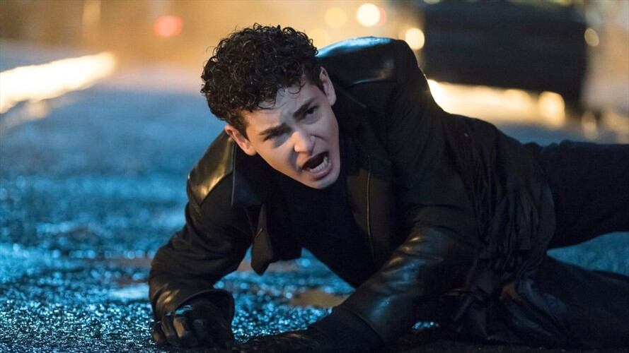 David Mazouz, quien dio vida Bruce Wayne en su camino a convertirse en el caballero de la noche, se une a las estrellas internacionales que visitarán el importante evento.. Foto: Getty Images