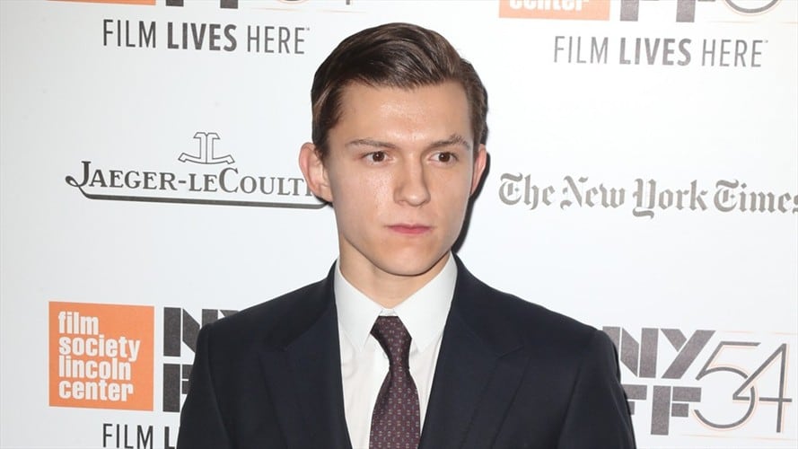 El actor británico Tom Holland (20) necesitó un curso intensivo de pronunciación para poder interpretar con realismo al personaje de Peter Parker, así como a su álter ego 'Spiderman'. Foto: Bang Media