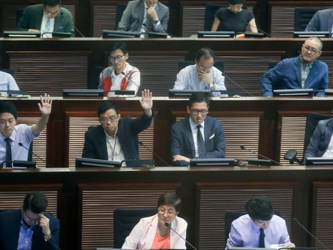 Hong Kong se queda sin oposición tras la dimisión en bloque de los diputados prodemocracia