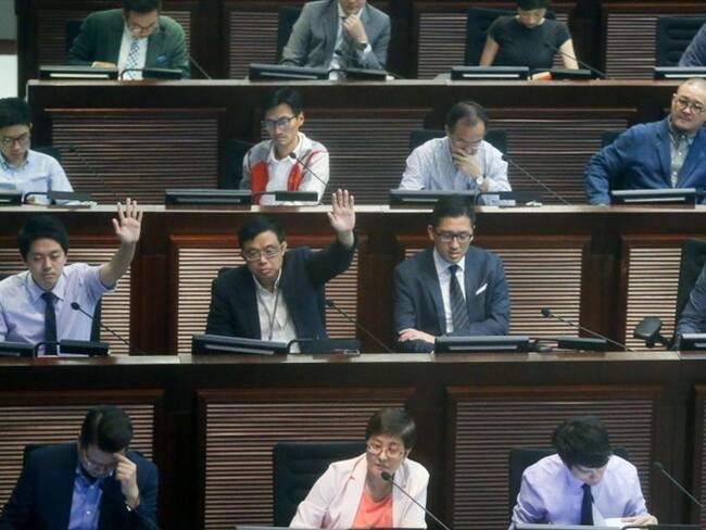 Hong Kong se queda sin oposición tras la dimisión en bloque de los diputados prodemocracia