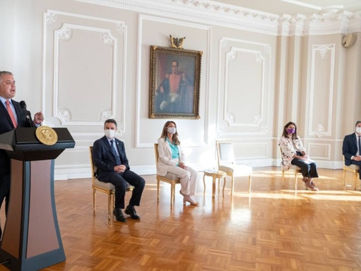 Gobierno Nacional y Alcaldía de Medellín firman convenio para el Metro Ligero de la 80