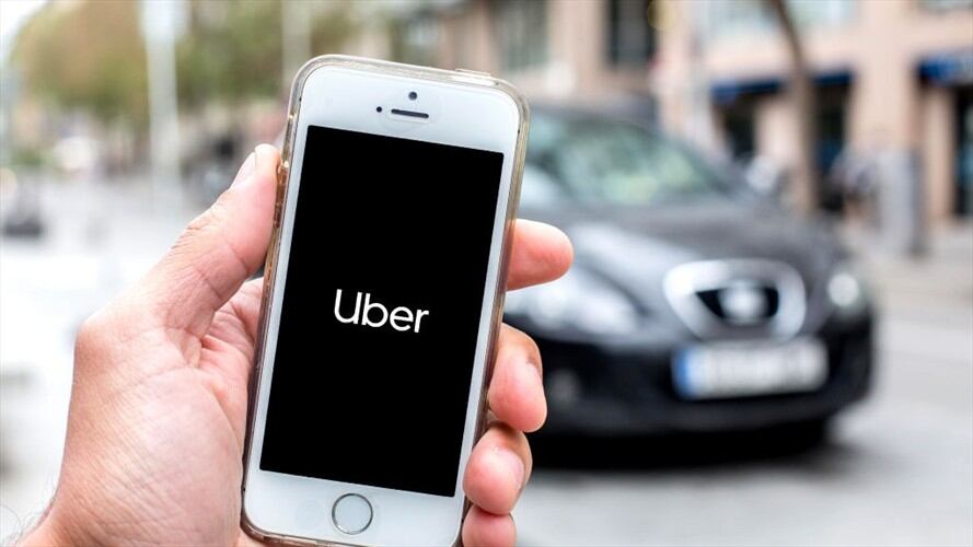 Uber dispuso viajes gratuitos para quienes necesiten vacunarse contra el COVID-19. Foto: Getty Images