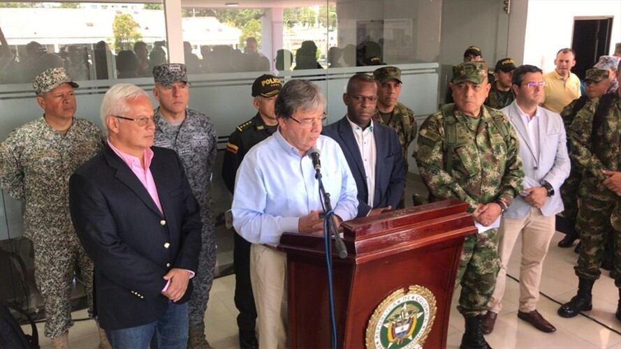 El Ministro dijo que por el momento se desconoce qué tipo de sustancia era la que se movilizaba en el automotor. Foto: Mindefensa
