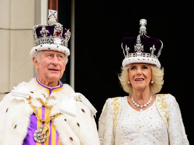 LONDON, ENGLAND - MAY 06: King Charles III and Queen Camilla wave from the balcony of Buckingham Palace during the Coronation of King Charles III and Queen Camilla on May 06, 2023 in London, England. The Coronation of Charles III and his wife, Camilla, as King and Queen of the United Kingdom of Great Britain and Northern Ireland, and the other Commonwealth realms takes place at Westminster Abbey today. Charles acceded to the throne on 8 September 2022, upon the death of his mother, Elizabeth II. (Photo by Leon Neal/Getty Images)