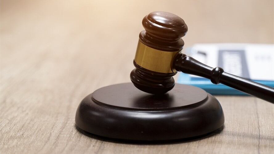 Julián Bermeo, exfiscal de la JEP, seguirá preso. Foto: Getty Images / SEKSAN MONGKHONKAMSAO