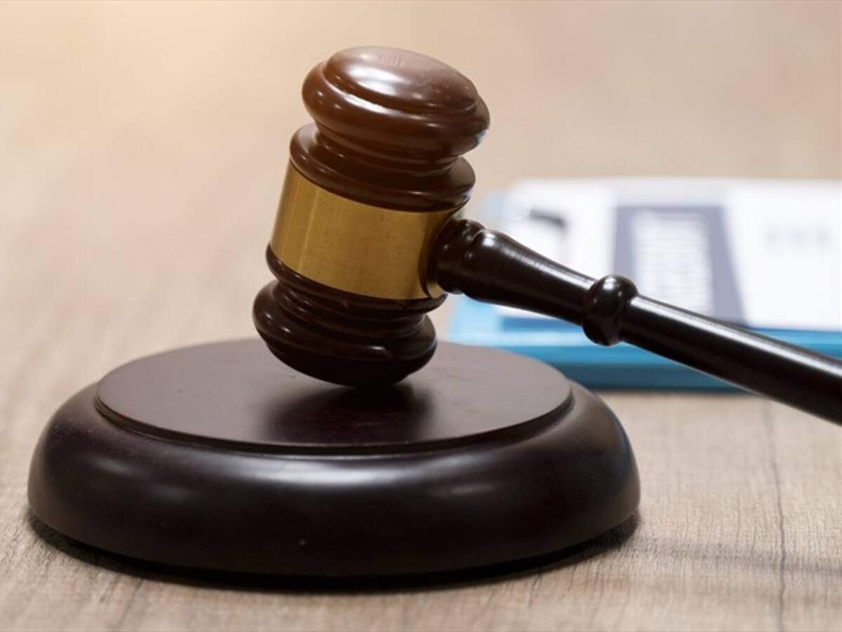 Julián Bermeo, exfiscal de la JEP, seguirá preso