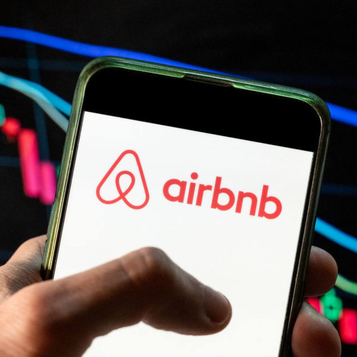 Plataformas digitales de turismo como Booking o Airbnb deberán pagar parafiscales