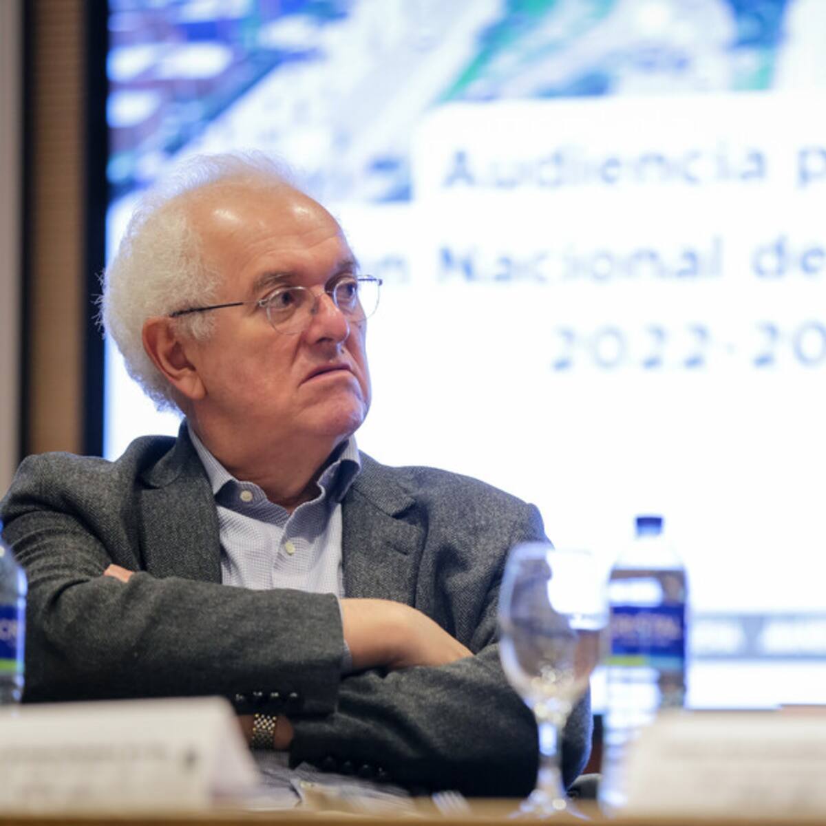 MinHacienda Ocampo quiere permanecer en el Gobierno pese a crisis ministerial