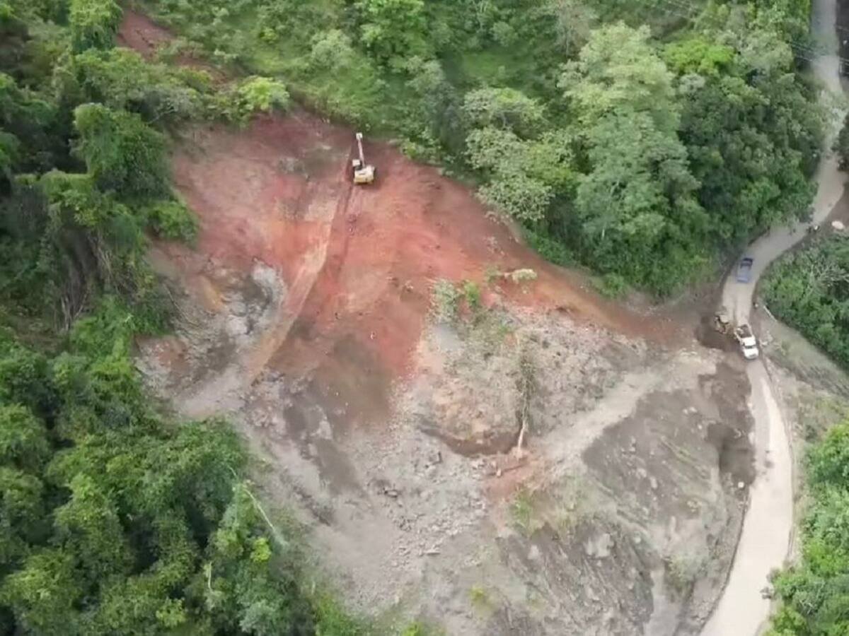 Por derrumbes, continúan los trabajos en la Curva de la Virgen de Norcasia, Caldas