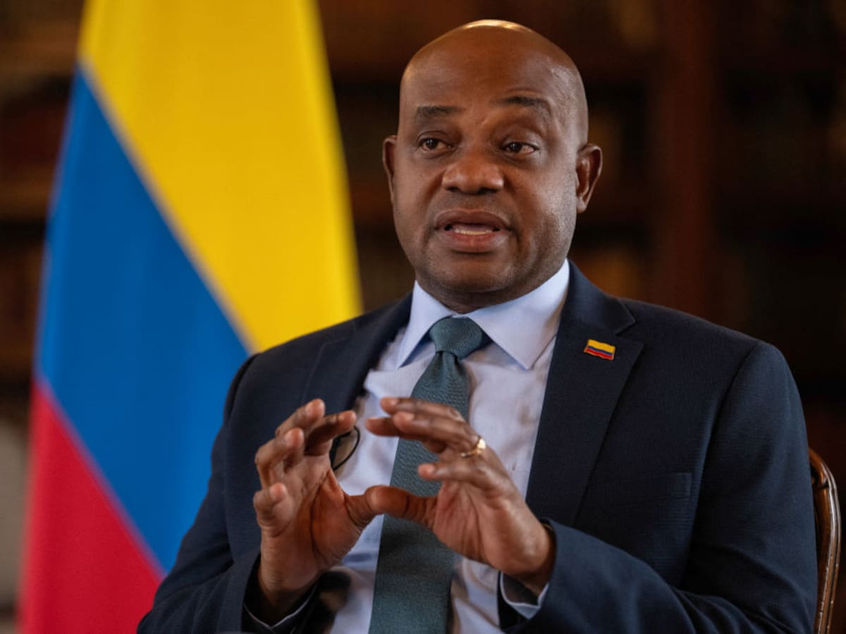 Colombia gestiona salvoconducto a asilados en embajada de Argentina en Venezuela: canciller