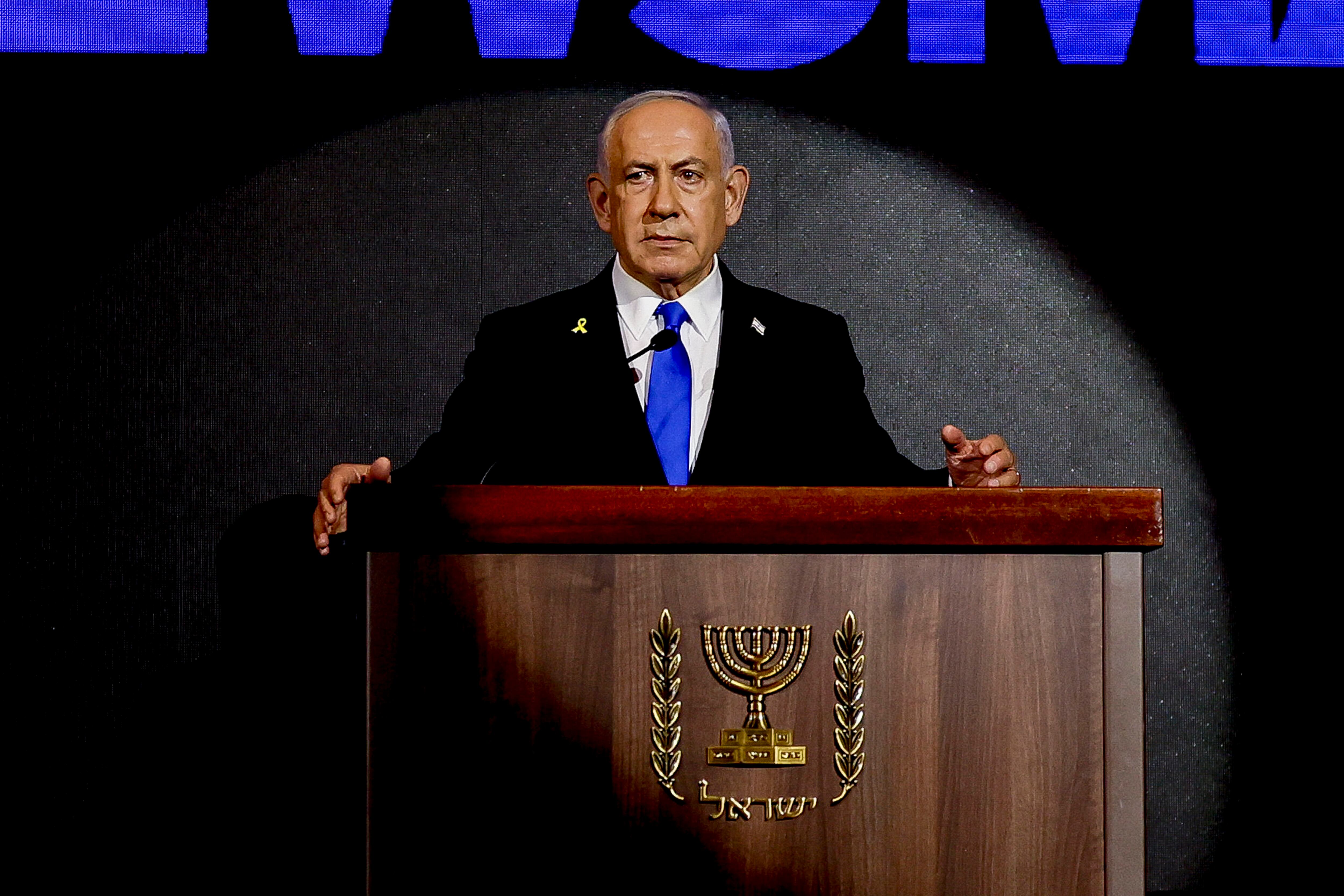 El primer ministro israelí, Benjamin Netanyahu, pronuncia un discurso en Jerusalén el 13 de agosto de 2025. (Foto de RONEN ZVULUN/POOL/AFP vía Getty Images)