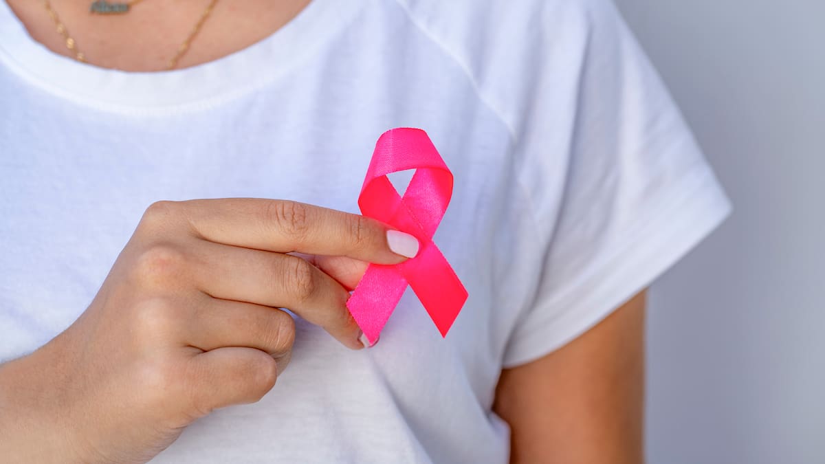 ¿Cuáles son los factores de riesgo del cáncer de mamá? Doctora explicó