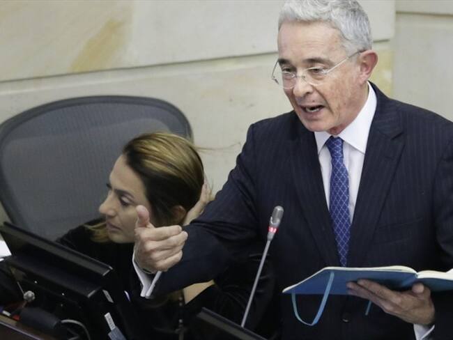 Álvaro Uribe defiende su propuesta de reducir la jornada laboral