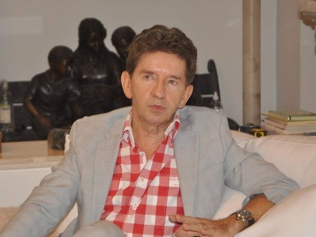 Legalizar marihuana recreativa y no al glifosato: así es la campaña de Luis Pérez