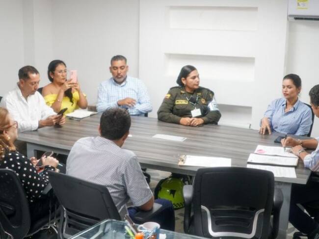 Reunión interinstitucional liderada por la Personería Distrital, con la participación de autoridades locales y funcionarios. Cortesía: Personería Distrital.