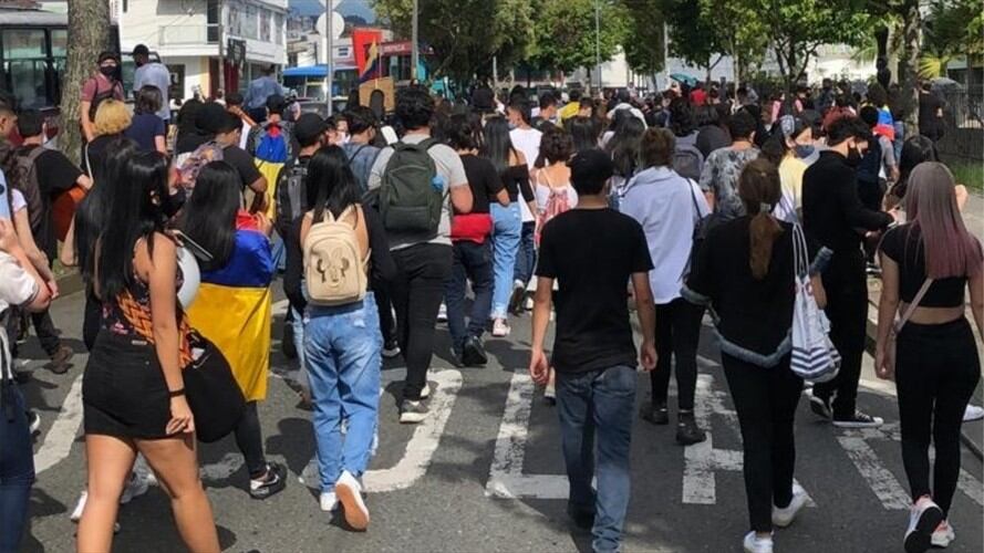 Autoridades de Manizales reportaron un lesionado en una riña que se presentó en medio de una manifestación. Foto: Cortesía: Mario Escobar