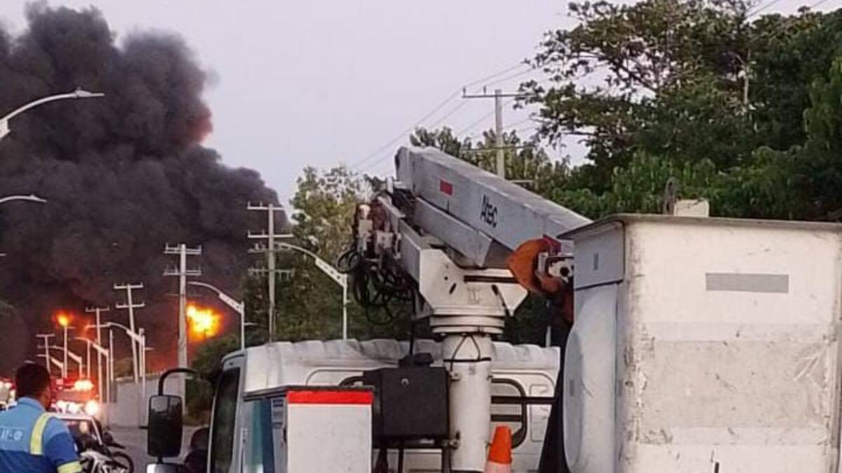 Por incendio, suspenden operaciones en el Puerto de Barranquilla