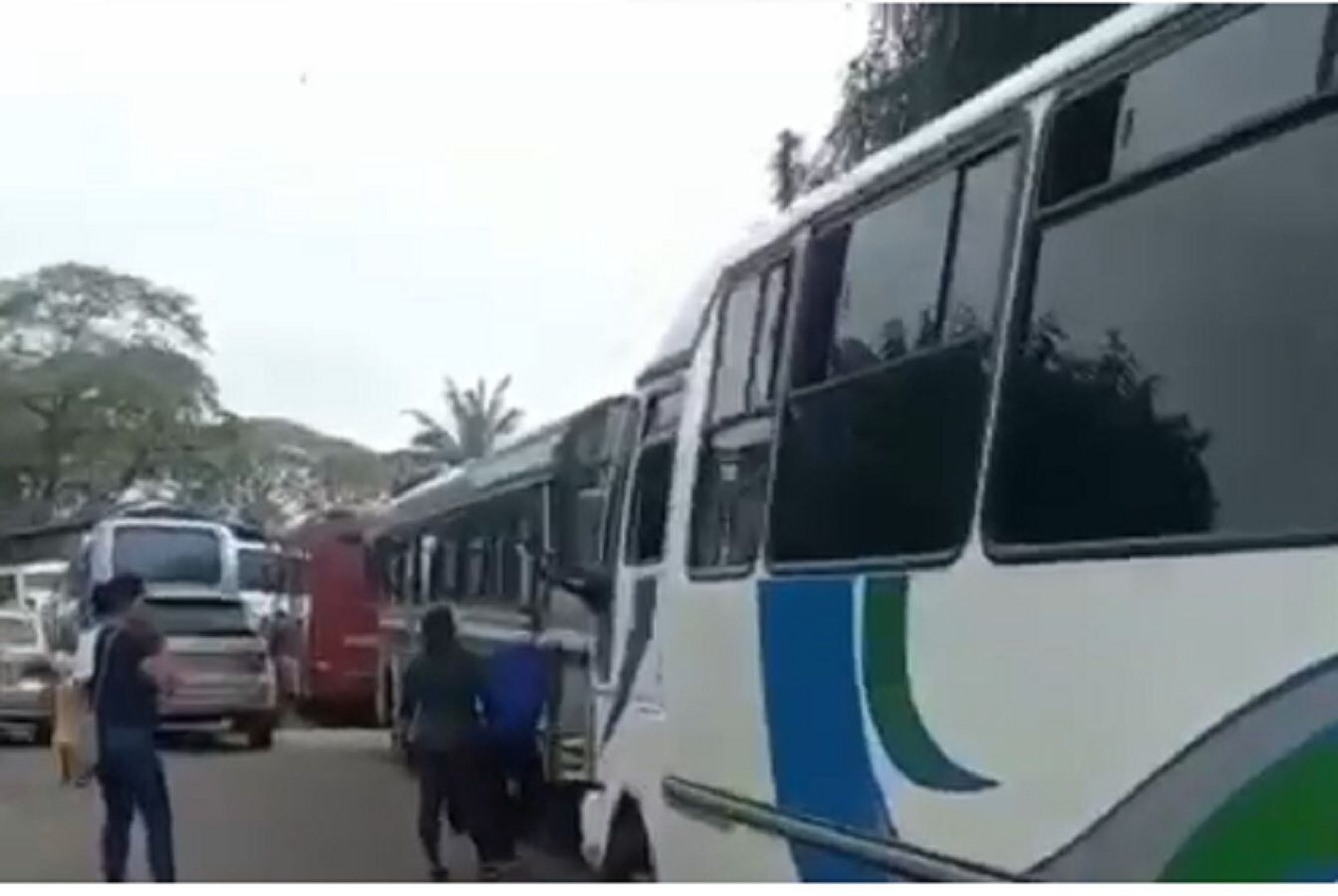 Guardia venezolana detuvo autobuses que movilizaban a colombianos a la frontera- Cortesía W Radio