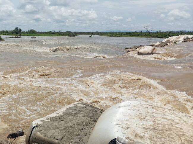 La creciente del río Cauca superó el dique ‘Caregato’. Foto: cortesía comunidades de La Mojana.