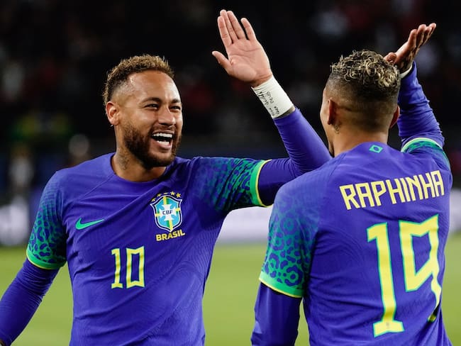Neymar y Raphinha. (Photo by Marc Atkins/Getty Images)