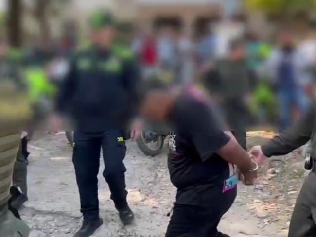 Policía Metropolitana captura y traslada a delincuentes que hurtar joyería en Cartagena. Captura de video.