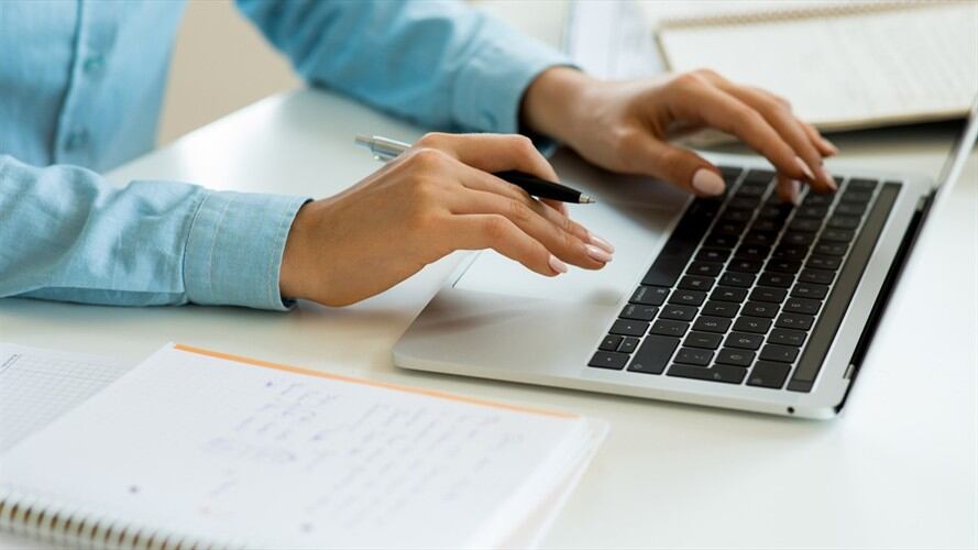 ¿Cómo descargar el certificado de Ingresos y Retenciones?. Foto: Getty Images