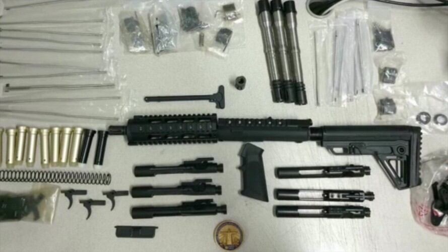 En una de las residencias allanadas fue capturado un hombre, quien sería el encargado de recibir la mercancía. Foto: Policía Nacional