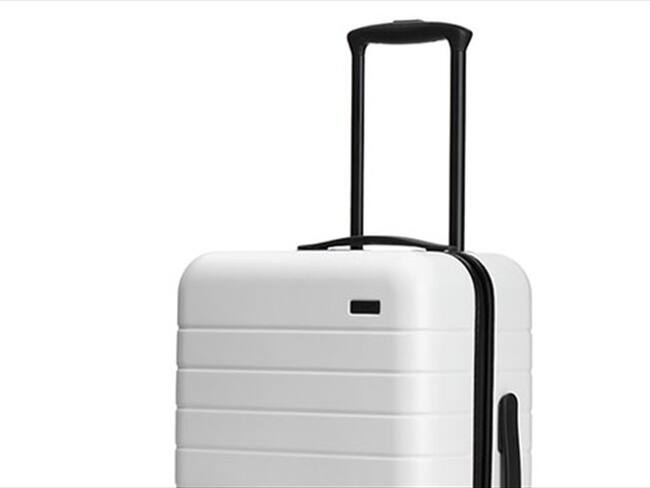 La maleta inteligente de 'Away' puede cargar tu móvil hasta cinco veces. Foto: Bang Media