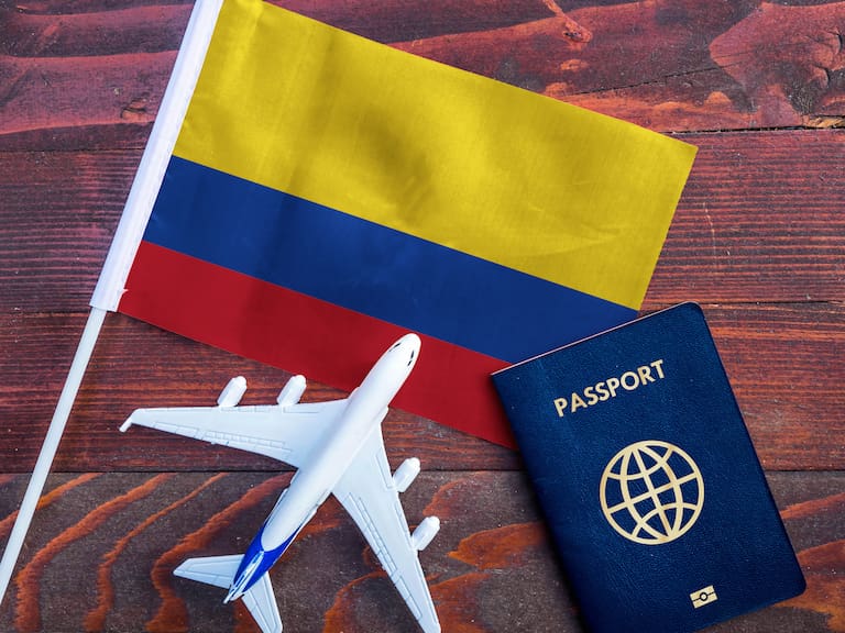 Colombia Work Visa: the 90-day document that causes 50% of applications to be rejected (and the Foreign Ministry doesn't mention it)