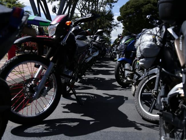 ¿Cuáles son las excepciones para la restricción de parrillero en moto para Bogotá? general Eliecer Camacho explicó