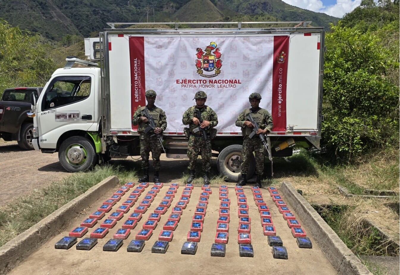 Ejército incauta 99 kilos de clorhidrato de cocaína en carreteras del Huila