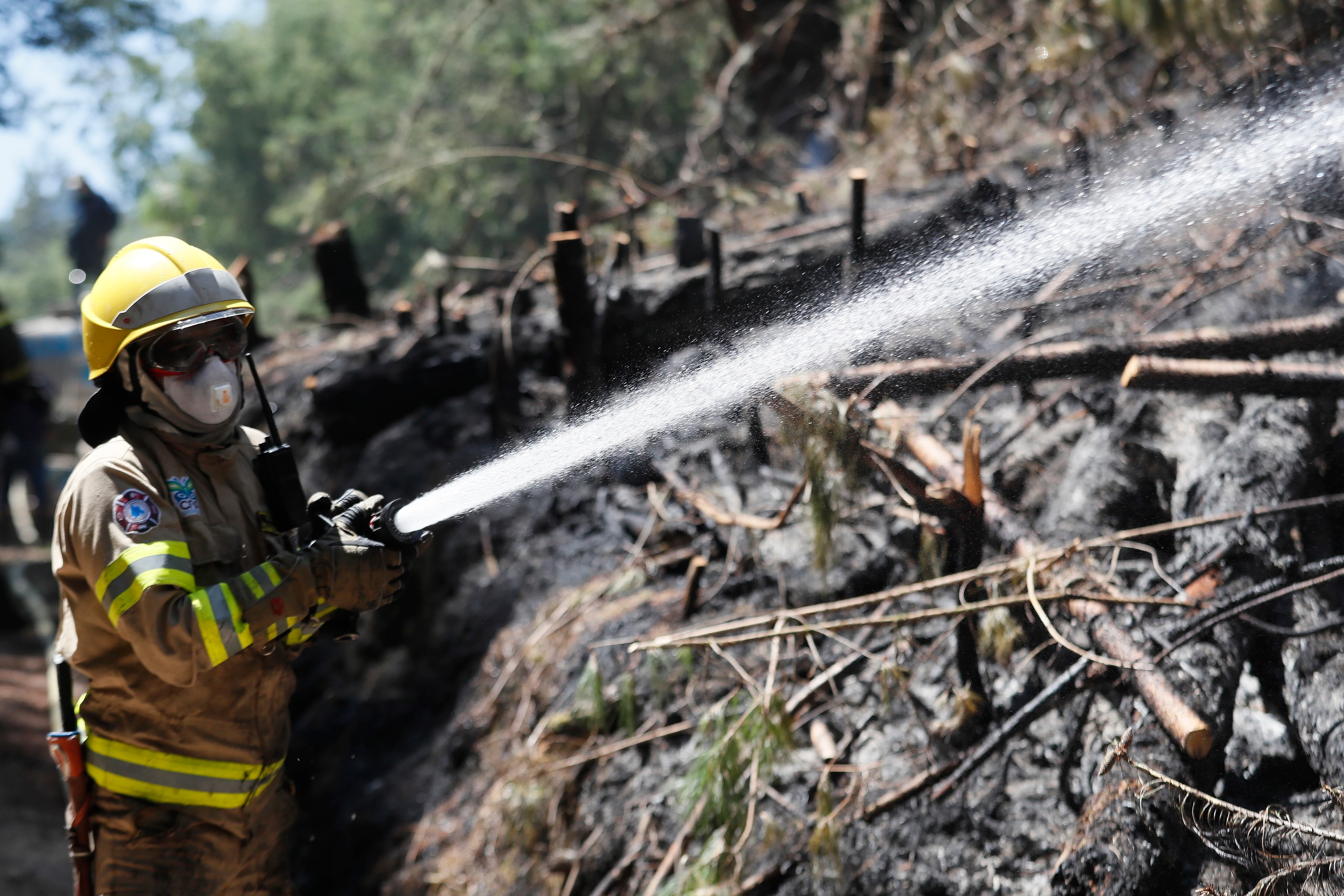 Bombero en emergencia por incendios | Foto: EFE
