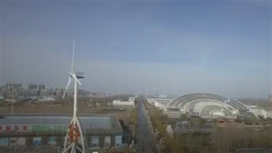 Huang Ming, el multimillonario chino que construyó una ciudad entera con paneles solares. Foto: BBC Mundo
