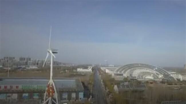 Huang Ming, el multimillonario chino que construyó una ciudad entera con paneles solares. Foto: BBC Mundo