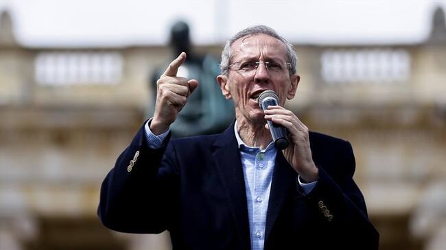 El copresidente de la Alianza Verde anunció en Sigue La W la ruta para conciliar las diferencias. Habrá encuesta con militantes.. Foto: Colprensa - Diego Pineda