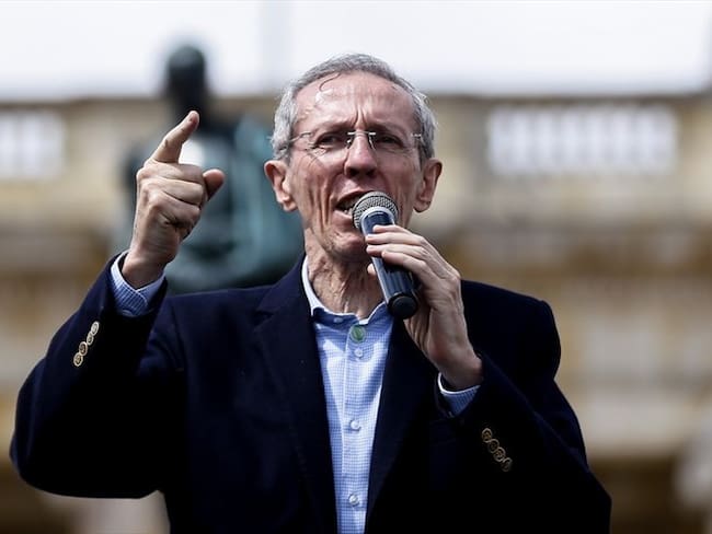 El copresidente de la Alianza Verde anunció en Sigue La W la ruta para conciliar las diferencias. Habrá encuesta con militantes.. Foto: Colprensa - Diego Pineda