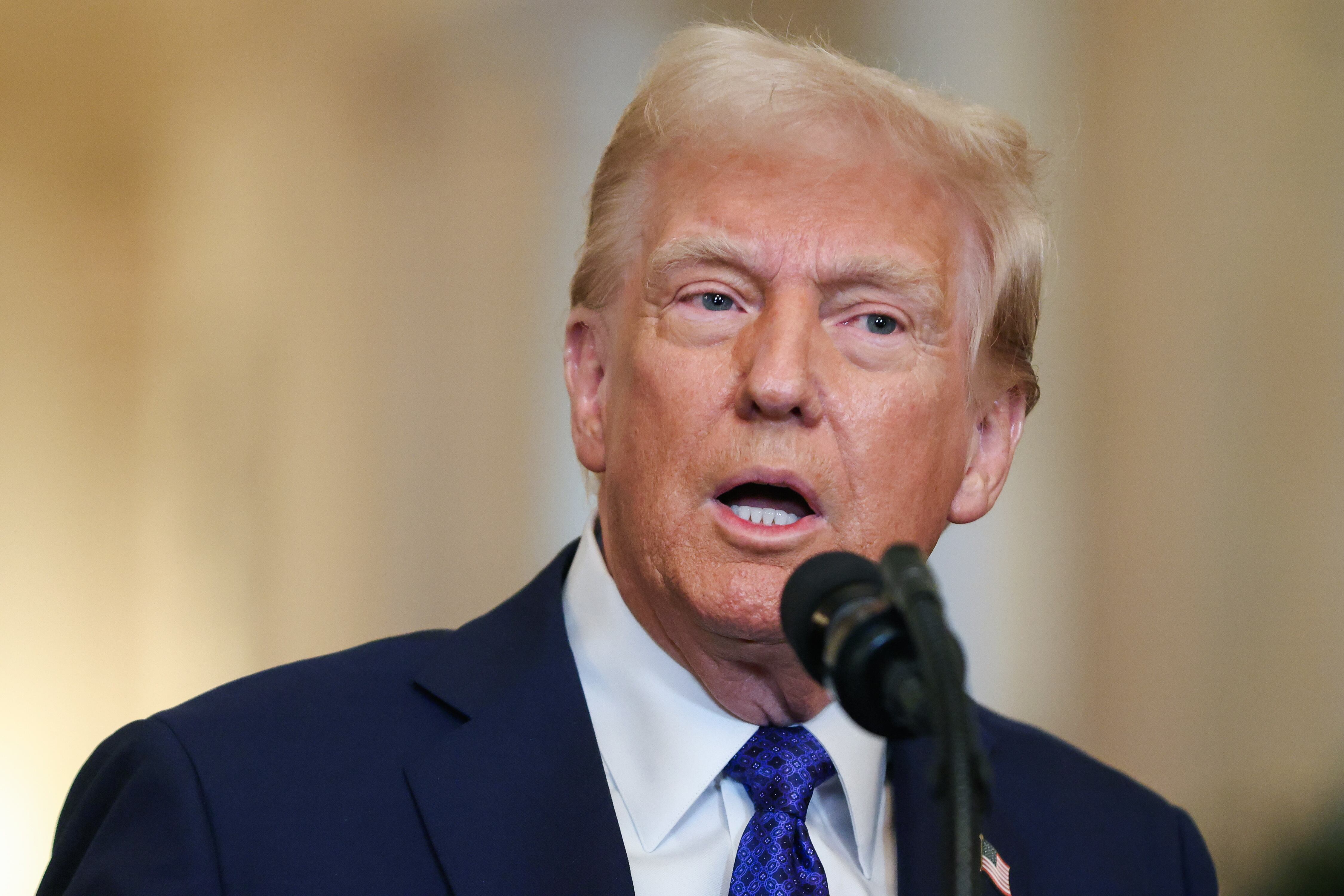 Washington (EE.UU.), 29/01/2025.- El presidente de Estados Unidos, Donald Trump, habla durante un acto en la Sala Este de la Casa Blanca.